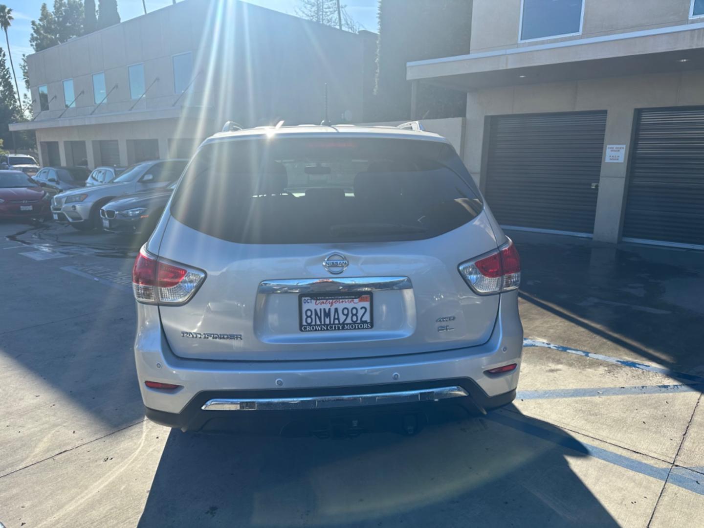 2015 Silver Nissan Pathfinder (5N1AR2MM6FC) , AUTOMATIC transmission, located at 30 S. Berkeley Avenue, Pasadena, CA, 91107, (626) 248-7567, 34.145447, -118.109398 - Photo#3